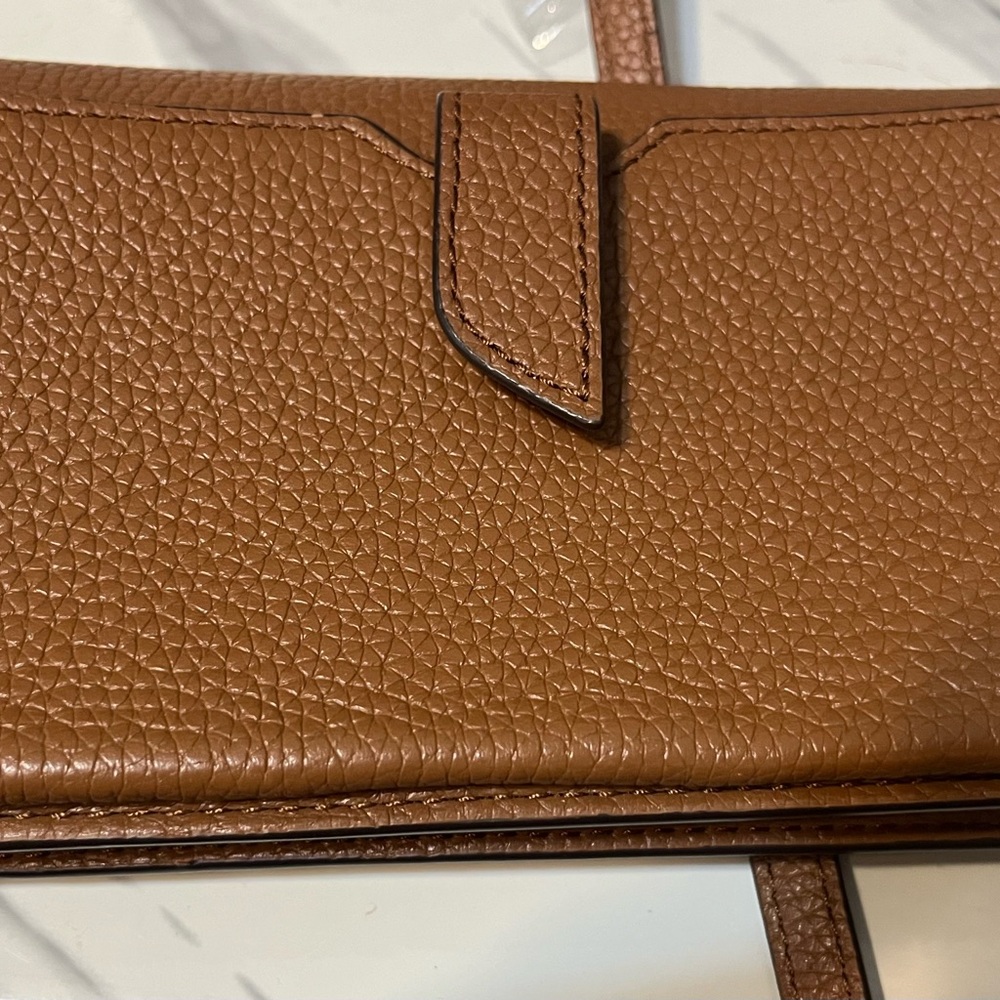 Michael Kors Tan Leather Bag with Gold Hardware - Picture 5 of 15